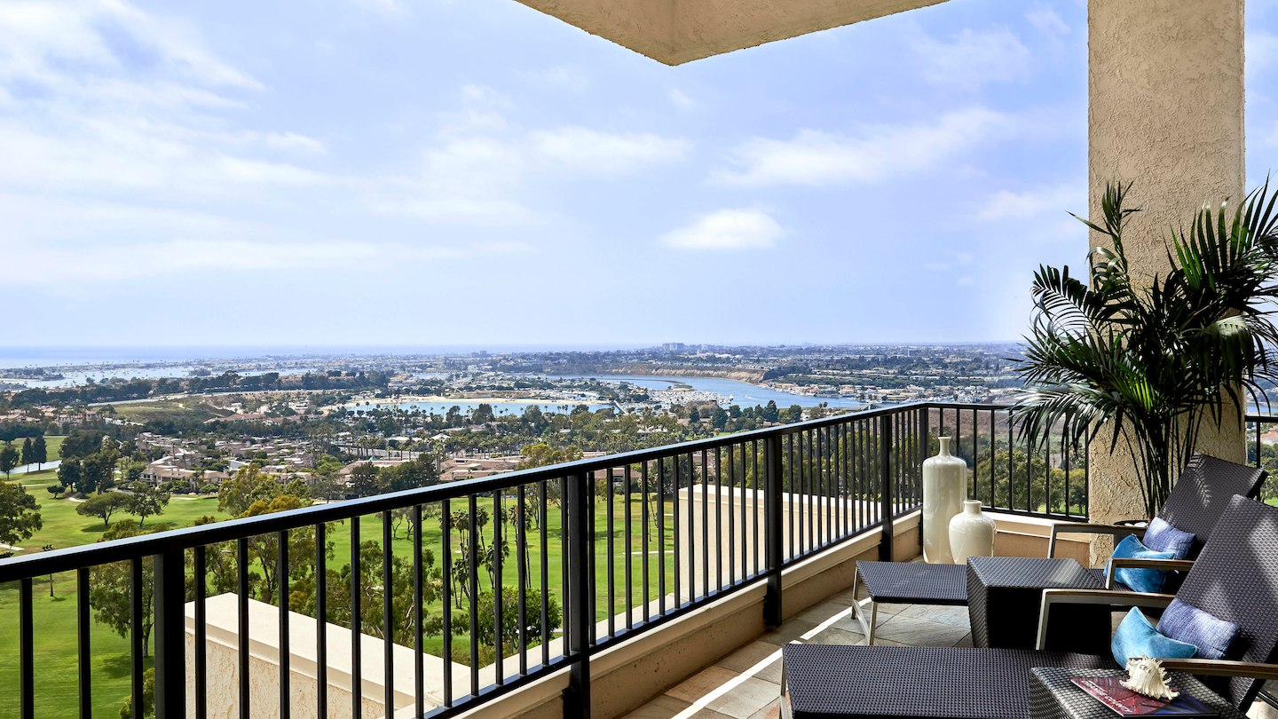 laxnb-balcony-0139-hor-wide